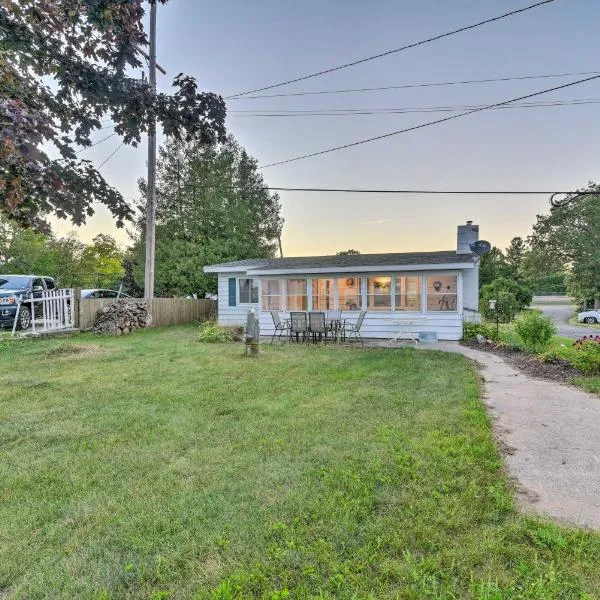 East Tawas Cabin with Lake Huron Access and Views, hotel in East Tawas
