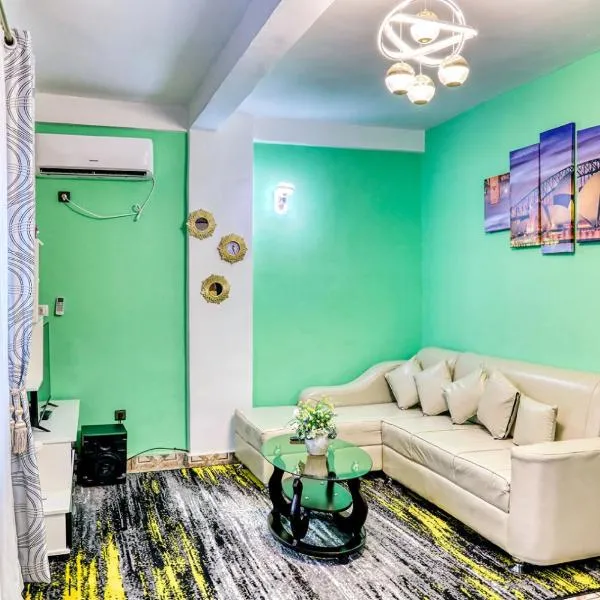 Beautiful- 1 Bedroom Apartment - Parking on site, hotel v destinaci Douala