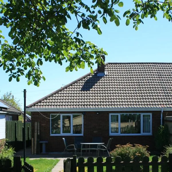 Simla Bungalow, Tetney, Spacious Parking, Private Garden, hotell i Tetney