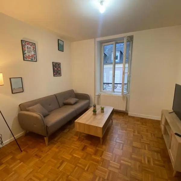 Magnifique appartement proche de la porte de Paris: Nevers şehrinde bir otel