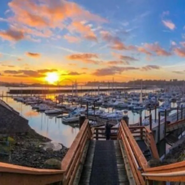 Embarcadero Resort, hotel v destinaci Newport