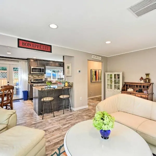 Near I-405 & 1 Mi to Dtwn! Kirkland Family Home, hotell i Kirkland