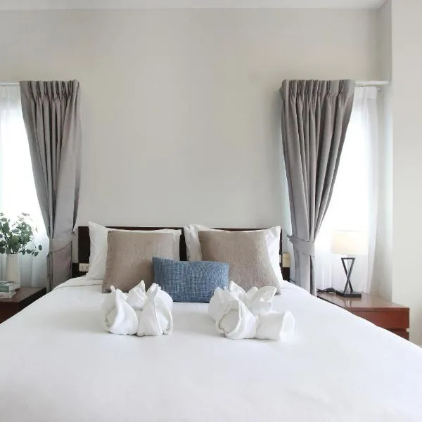 The Langstan Suites, hotelli kohteessa Nai Harn Beach