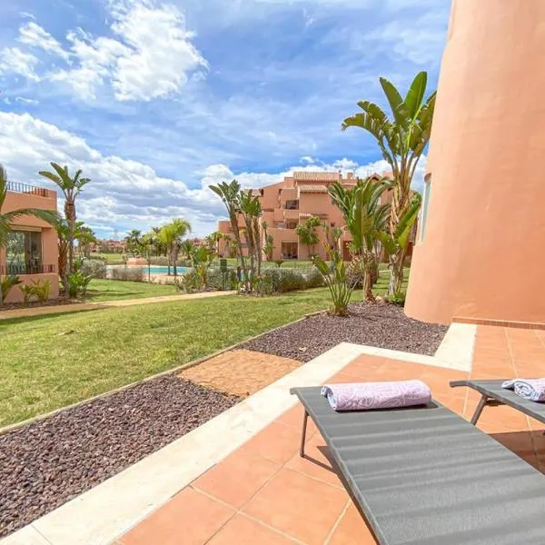 Superb luxurious groundfloor 1 bedroom app on Mar Menor golf resort, hotel v destinaci Torre-Pacheco