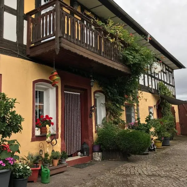 Doppelzimmer vom Friesenhof Wieratal: Waldenburg şehrinde bir otel