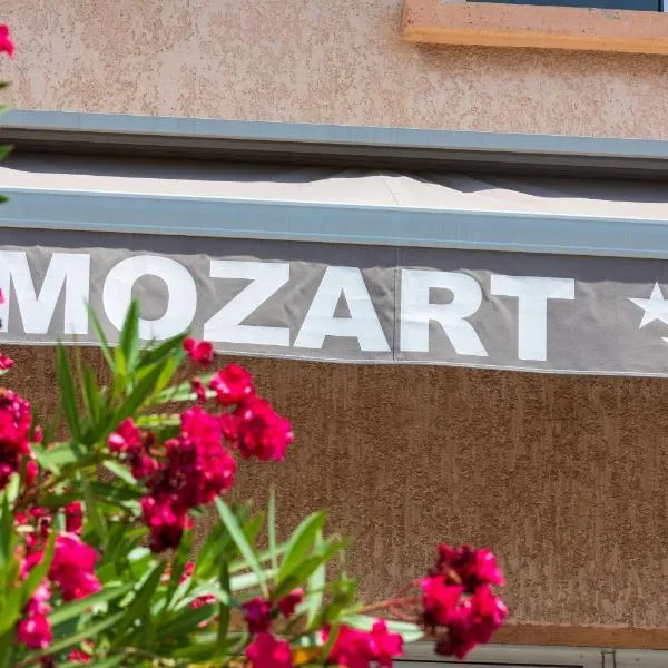 Hôtel Le Mozart, hotell i Châteauneuf-le-Rouge