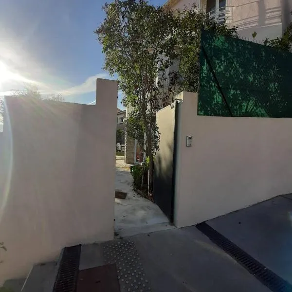 Appartement climatisé au calme en Provence, hotel v destinaci Pierrefeu-du-Var