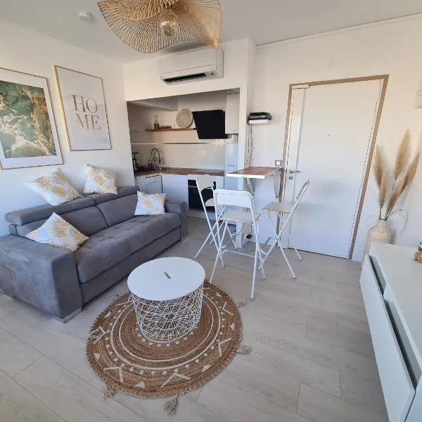 Appartement lumineux avec vue sur mer a 50 m de la plage et du centre, hôtel à La Grande Motte