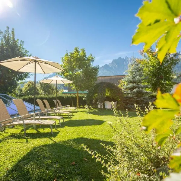 Hotel Villa Stefania, hotel v destinaci San Candido