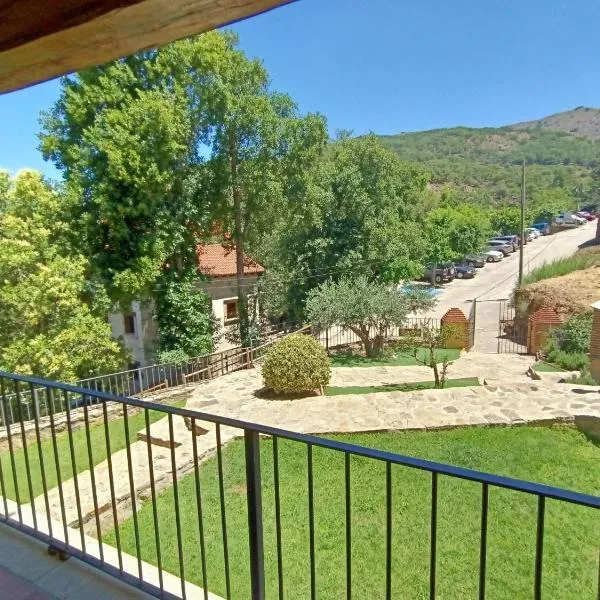 Casa Rural Acebuche - Valle del Ambroz, Cáceres, hotel v destinácii Casas del Monte