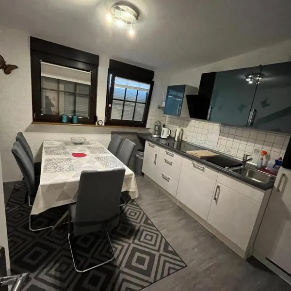 Ferienwohnung Schmitz, hotel v destinaci Anschau