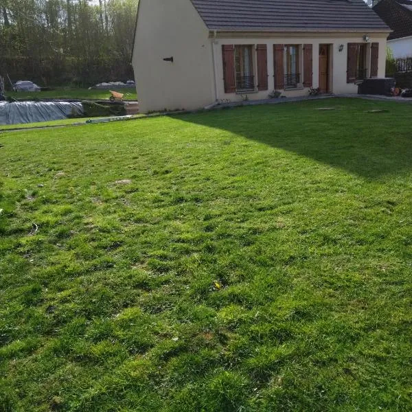 Agréable chambre double climatisée et salle d'eau privative dans maison de campagne, hotel en Chaumont-en-Vexin