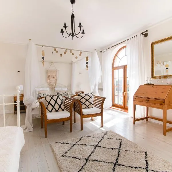 HOTEL LEMONIADA, hotel v destinaci Lućmierz