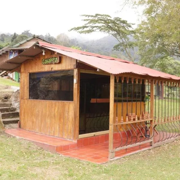 Cabañita en el Parque Natural Ecocenter, hotel in San Antonio de Tena