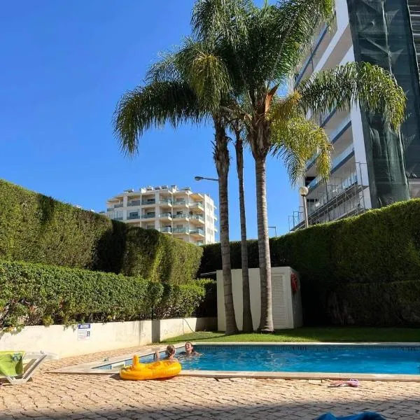 Três palmeiras with pool, hotel v destinaci Portimão