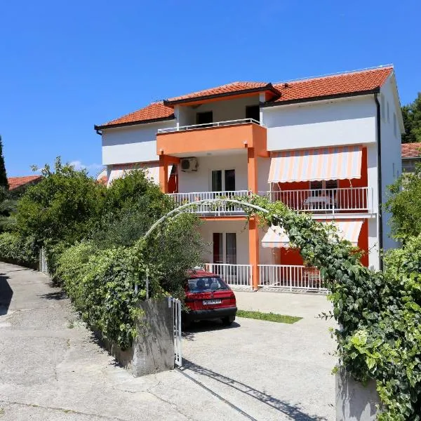 Apartments by the sea Trpanj, Peljesac - 3157, hotel em Trpanj