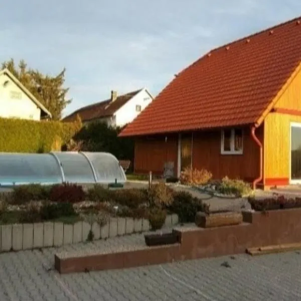 Apartmánová chata Sečanda s bazénem, u Sečské přehrady, hotel v Seči
