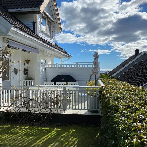 Idyllisk sørlandshus, hotel v destinaci Risor