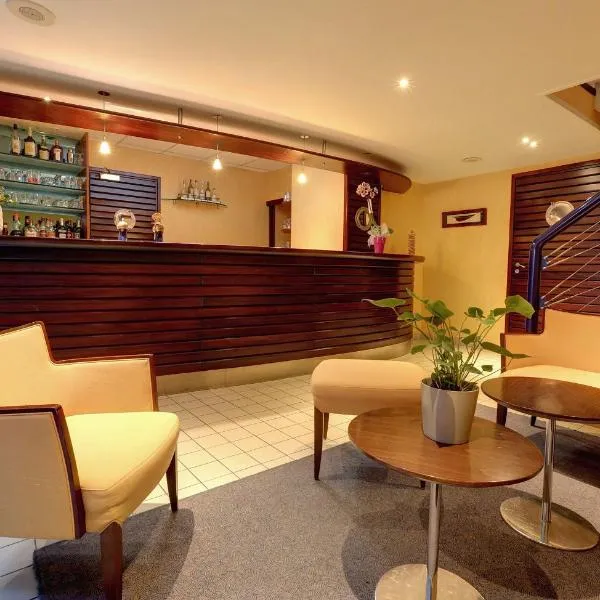 Hôtel Restaurant l'Hirondelle – hotel w mieście Dunkierka