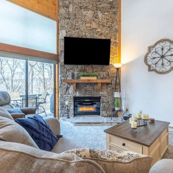 Luxury Seven Springs Condo- 3 Bed & Loft, 3 Bath, hotel in Champion