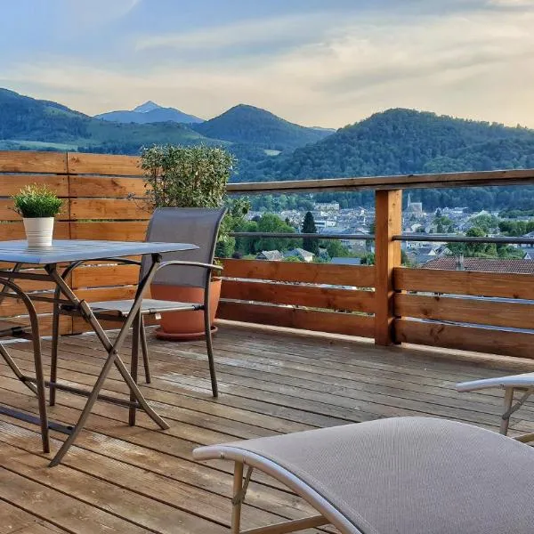 Vue imprenable et jacuzzi 4 Etoiles, hotel em Bagnères-de-Bigorre