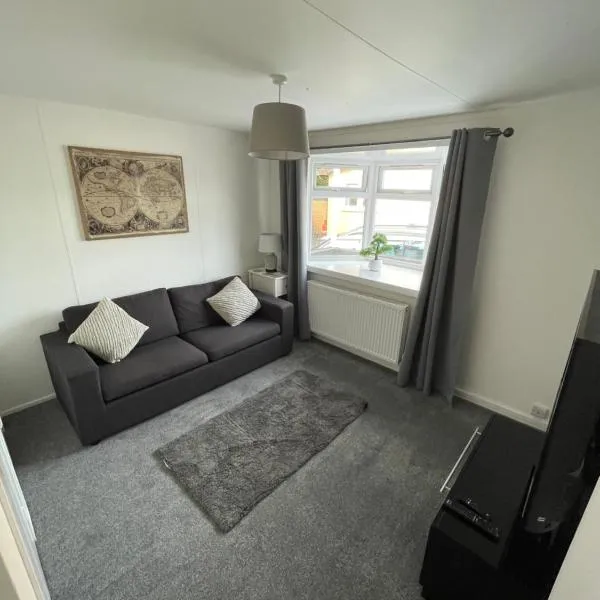 1-Bedroom Semi-detached Chalet in Uddingston, Glasgow, hotell sihtkohas Uddingston