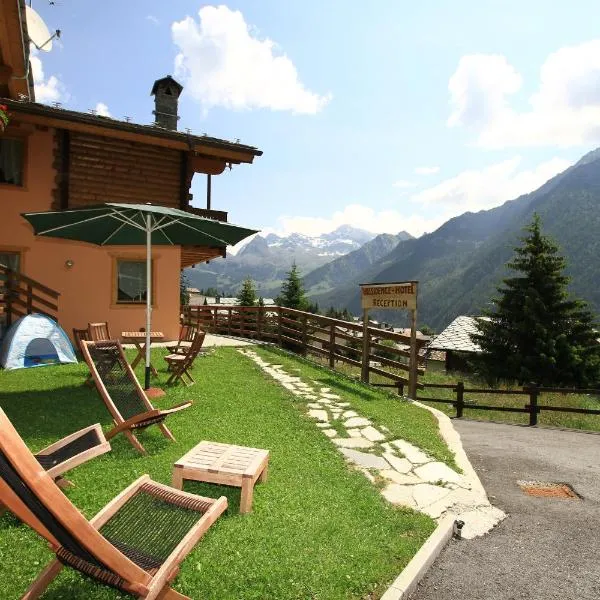 Hotel L'espoir، فندق في تشامبولوك