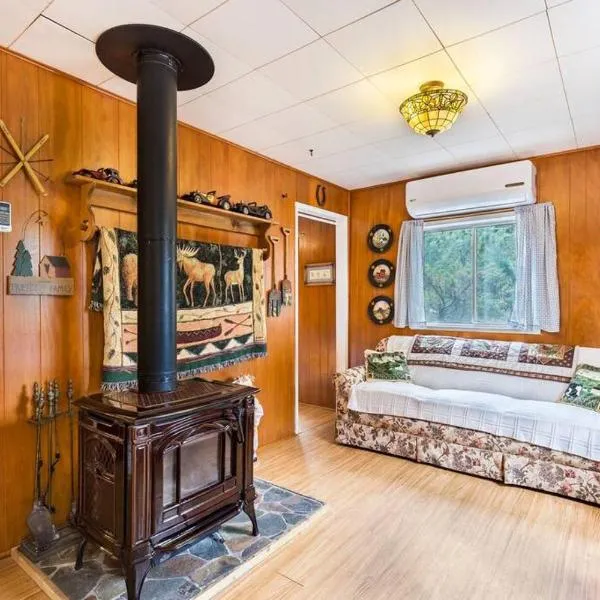 Historical Cabin in Julian Pet's okay!, hotel Julianben