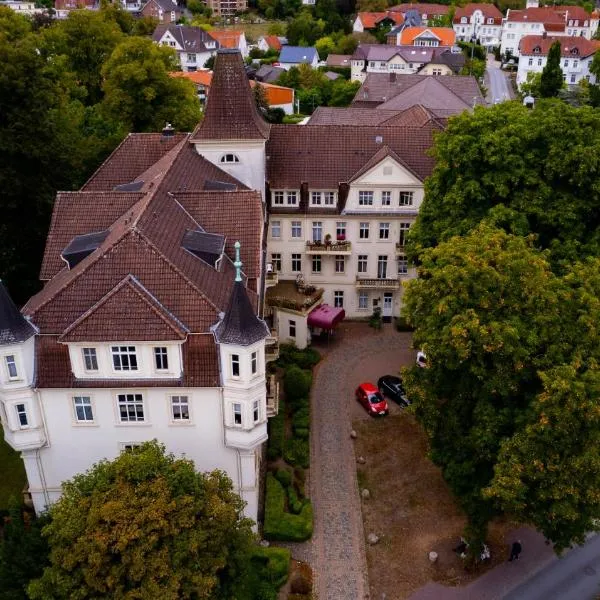 Residenz am Kurpark - Ferienwohnungen in zentraler Lage I Privatparkplatz，巴特羅騰費爾德的飯店