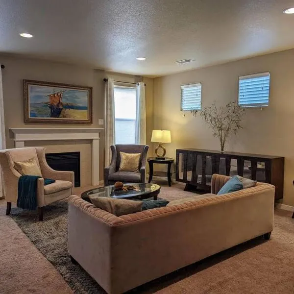 Spacious 3-bedroom home with outdoor space, hotel in Eugene