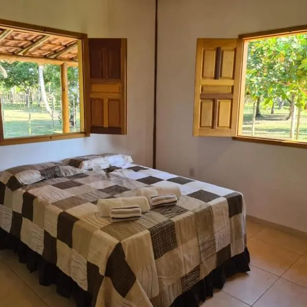 Chalé Amarelo, conforto e muita natureza - Mar Doce!, hotel v destinaci Caravelas