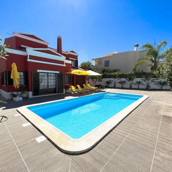 Sunshine Villa with Heated Pool, hotel u gradu Faro