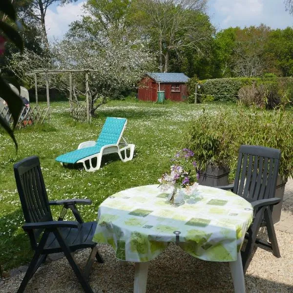 grand studio duplex avec jardin, hotel in La Trinité-sur-Mer