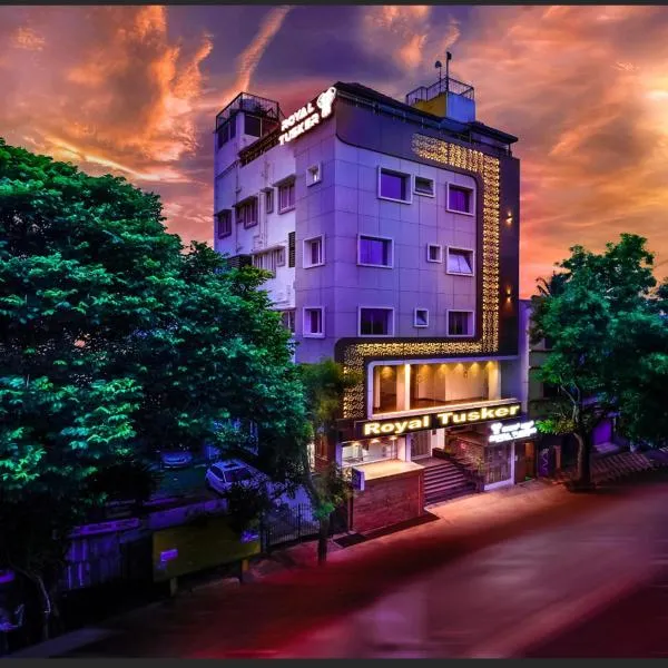 Royal Tusker Luxury Service Apartments, hotel u gradu Kadakola