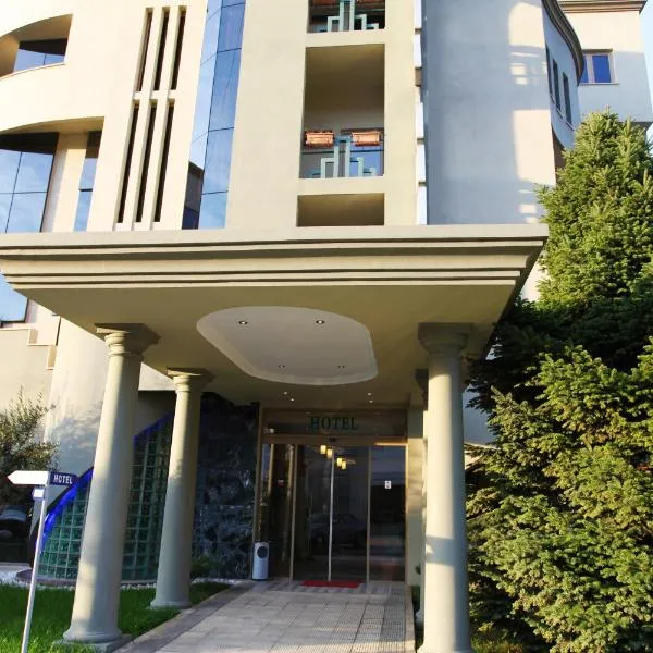 Hotel Green, hotel em Bërxull