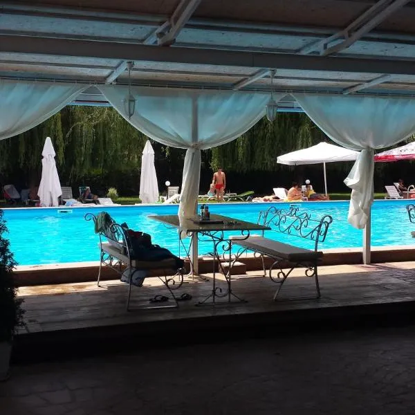 Hotel Racic Self-Check In, hotel en Voyvodinovo