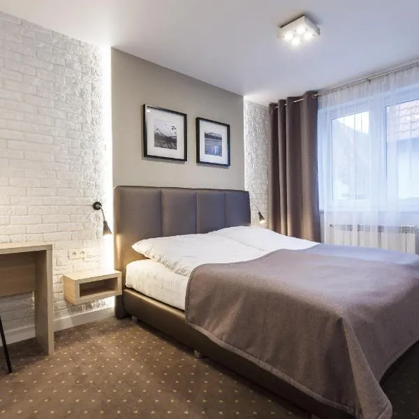 Hotel Czarna Róża, hotel di Torun