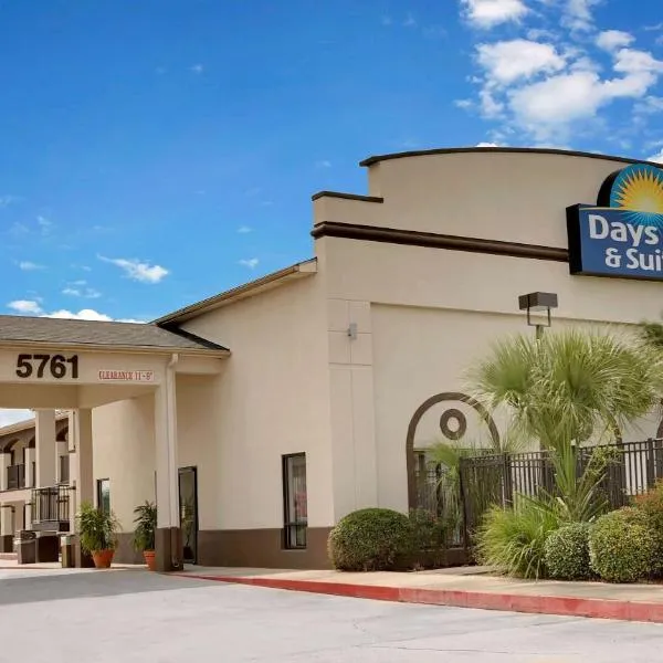 Days Inn & Suites by Wyndham Opelousas: Opelousas şehrinde bir otel