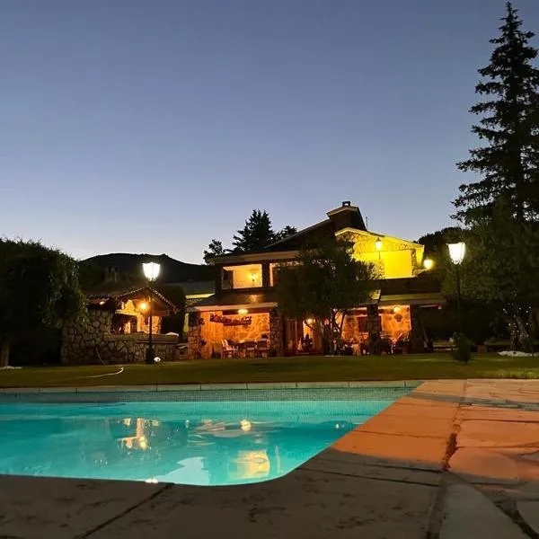 Casa Rural LOS TINES, hotel a Bustarviejo