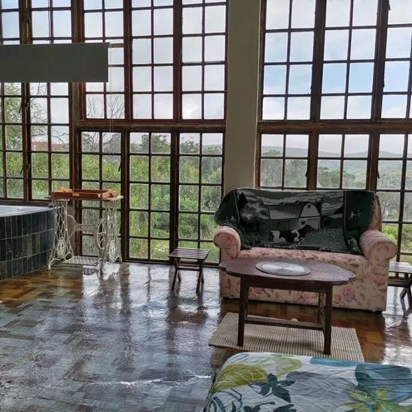 Windygates Estate Rustic Window Cottage, hotel a Thornhill