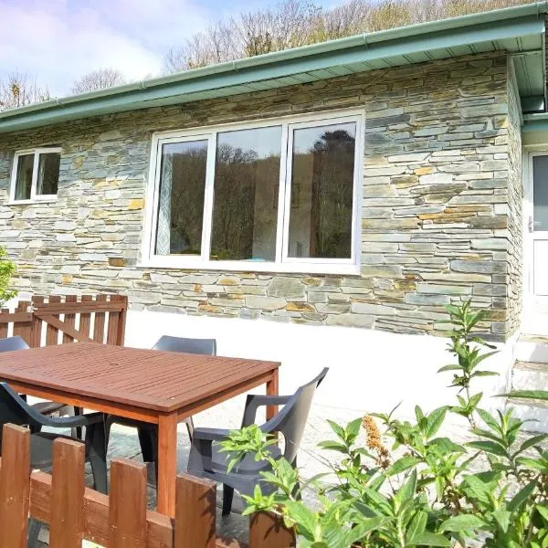 Kiberick Cottage at Crackington Haven, near Bude and Boscastle, Cornwall, hotell i Warbstow