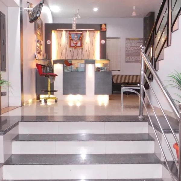 Hotel Royal Residency Executive โรงแรมในMiraj