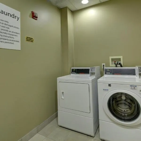 Holiday Inn Express Hotel & Suites Emporia by IHG, hotel i Emporia