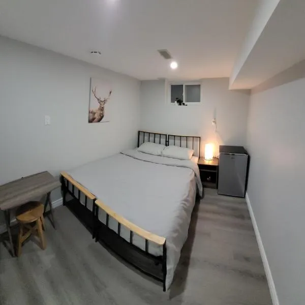 Guest House Basement - Master Bedrooms in Bayview Village, hotel v destinaci Toronto