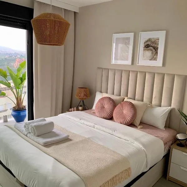 Blue Sunset Luxury Seaview Apartment La Duquesa, hotel v destinaci Manilva