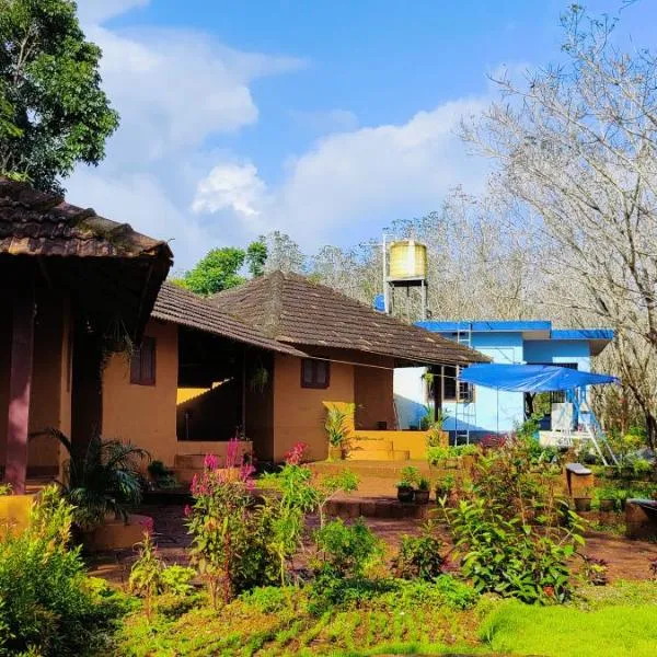 Kudil Mud Cottages, Cheemeni, hotel in Peringom