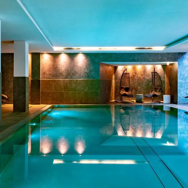 Hotel Latini – hotel w mieście Zell am See