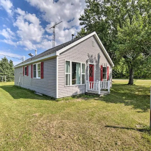 Pet-Friendly & Peaceful Northern Michigan Gem, hotel Newberryben