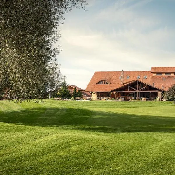 Golf & Spa Kunětická Hora, hotel in Veliny