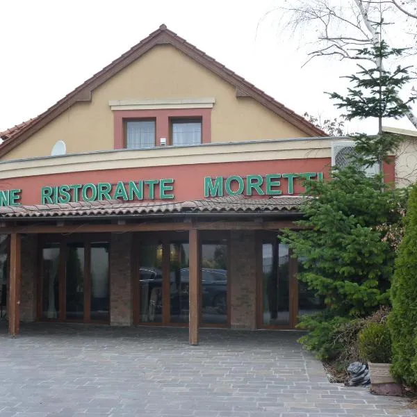 Pensione Ristorante Moretti, hotel v destinaci Nitra